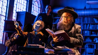 ‘Becoming Eve’ Off Broadway Review: God Herself Would Have to Applaud Richard Schiff