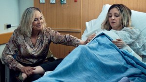 Jamie Lee Curtis and Abby Elliott in "The Bear" (Credit: FX)