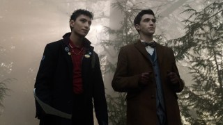 ‘Dead Boy Detectives’ Trailer Welcomes Viewers to a Bloody, Supernatural Black Parade | Video