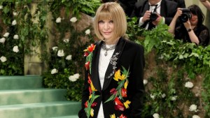 Anna Wintour wears an embroidered black blazer on the Met Gala red carpet, her hair is in her signature sharp bob style
