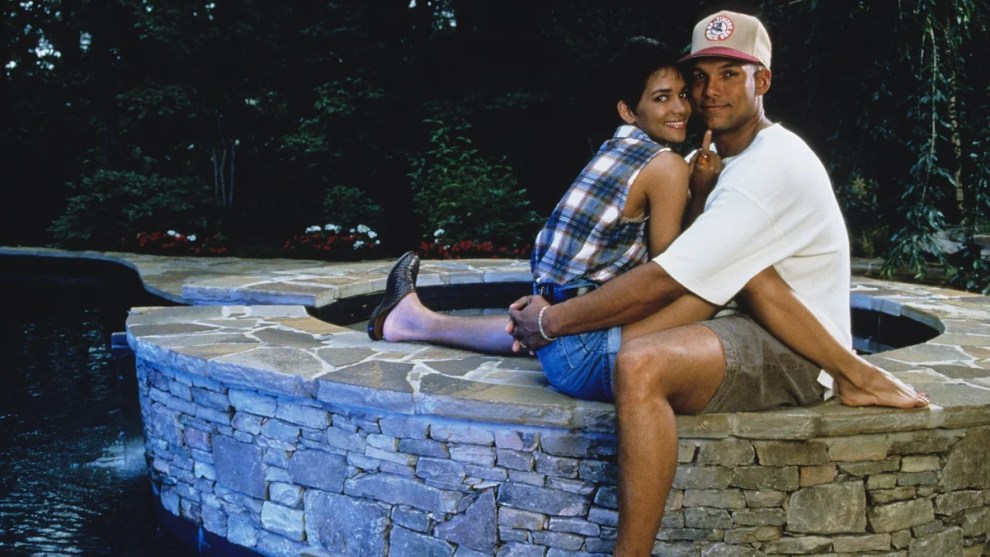 David Justice of the Atlanta Brave sand his wife, actress Halle Berry at their home in 1994 in Atlanta, Georgia