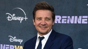 Jeremy Renner Knives Out 3