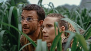Jonathan Bailey and Scarlett Johansson in "Jurassic World Rebirth."