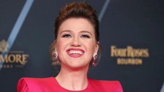 Kelly Clarkson Postpones Vegas Residency Opening to Prevent ‘Serious Damage’ to Her Voice