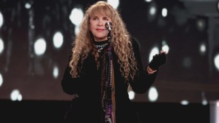 Stevie Nicks Postpones Tour Dates Following Shoulder Fracture